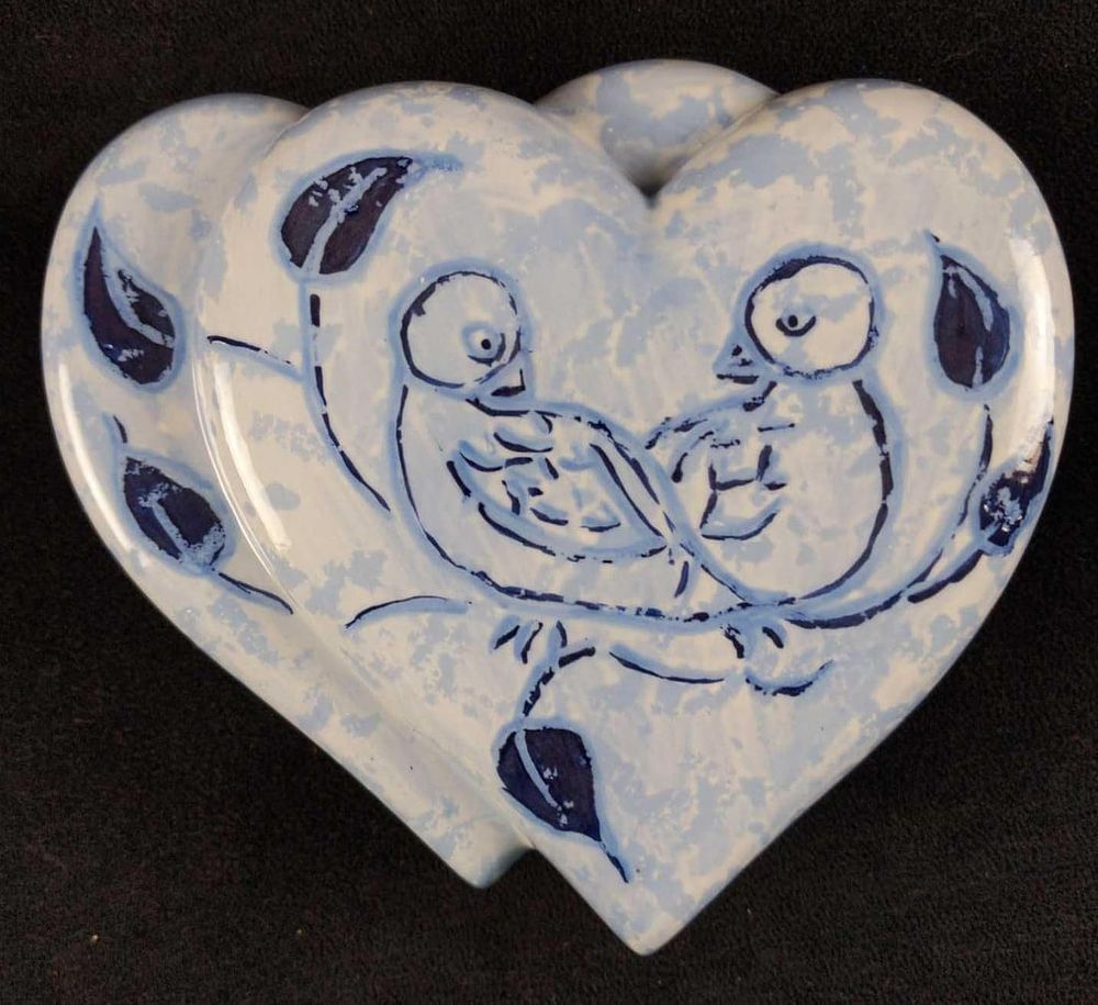 Lot 349: Vintage Arnels Double Heart Lovebirds Trinket Box