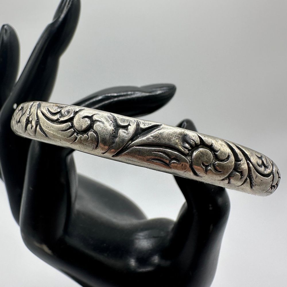 Lot 175: Silver Bangle Bracelet Engraved Etched Floral Motif R12