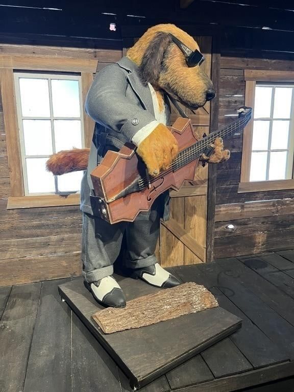 Lot 199: Extremely Detailed Lonely Dog Life Size Figure