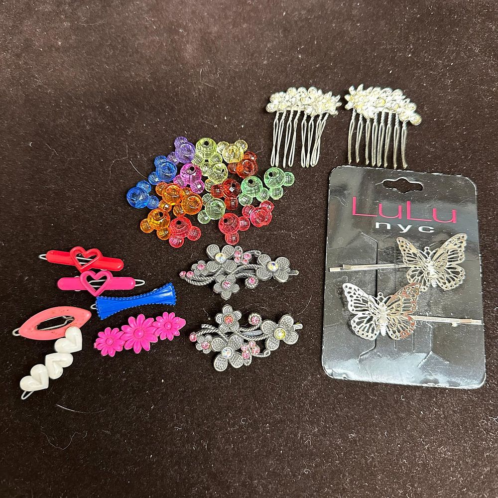 Lot 200: Hair Clips Lot Vintage Plastic Floral Disney Butterfly Set