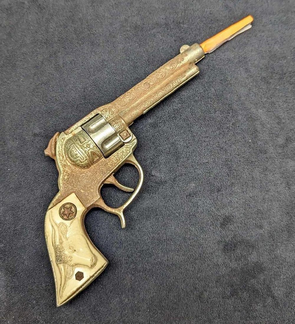 Lot 208: Vintage Hubley Texan Cast Iron Cap Gun