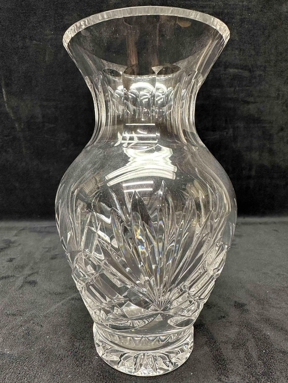 Lot 215: Sunburst Style Design Clear Glass Flower Vase