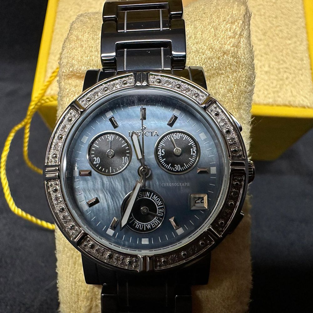 Lot 234: Invicta Ceramics LadyModel 0728 Ladies Watch Quartz Chronograph Wristwatch