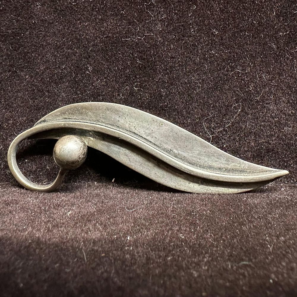 Lot 318: Art Nouveau Modernist Style Sterling Taxco 925 Brooch L57