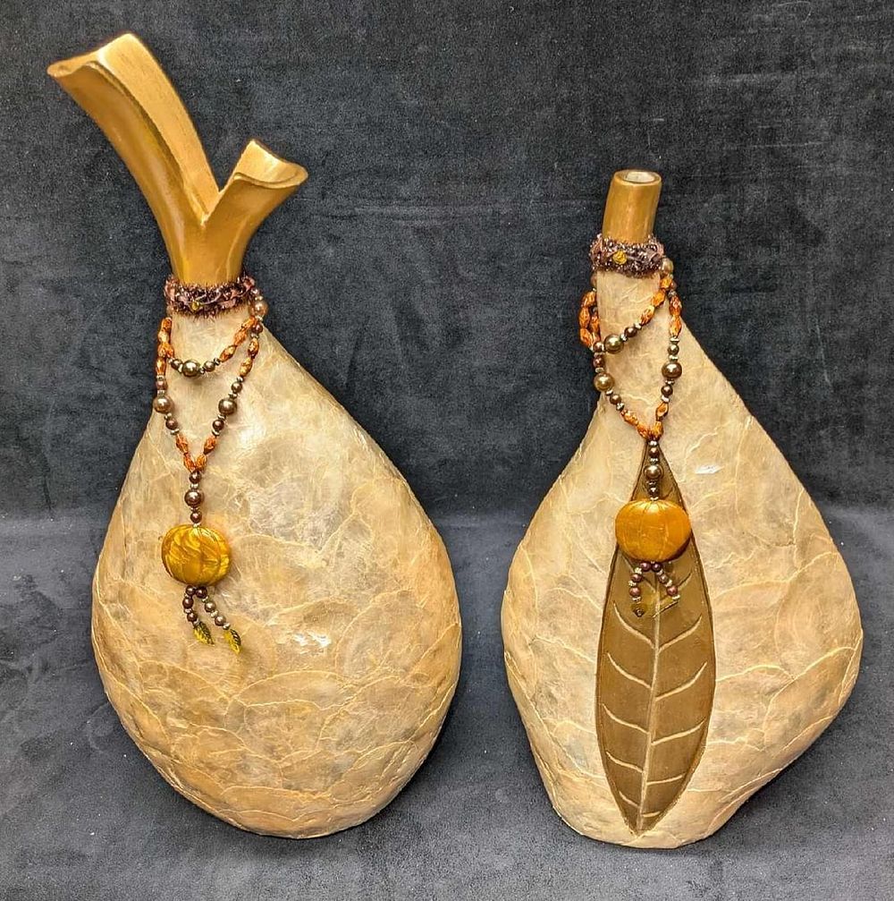 Lot 321: 2 Resin Shell Layered Mantel Vases D