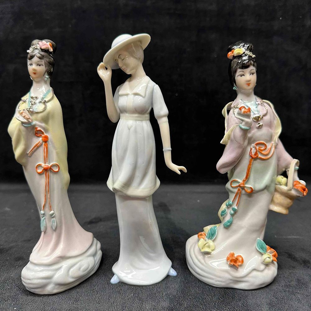 Lot 349: Porcelain Ceramic Figurines Geisha Women and Blue Hat Lady Set China Figures R153