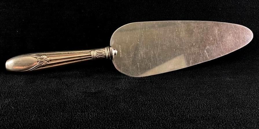 Lot 404: Art Deco Sterling Handle Cake Server