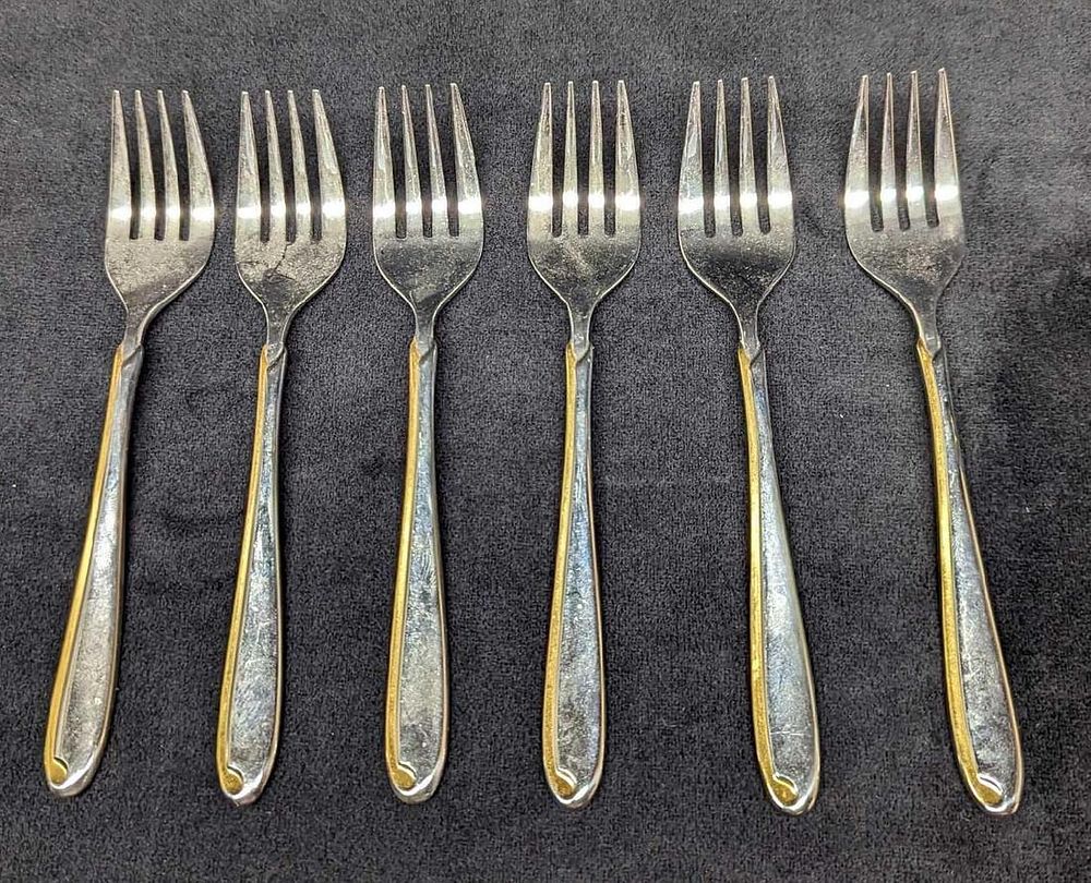 Lot 405: 6 Retired Mikasa Estasi Stainless Salad Forks