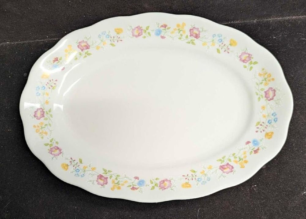 Lot 415: Vintage Polish Favolina Fine China 13" Serving Platter