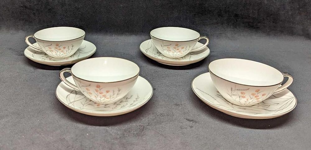 Lot 452: 4 Retired Jyoto China Spring Cups & Saucers A