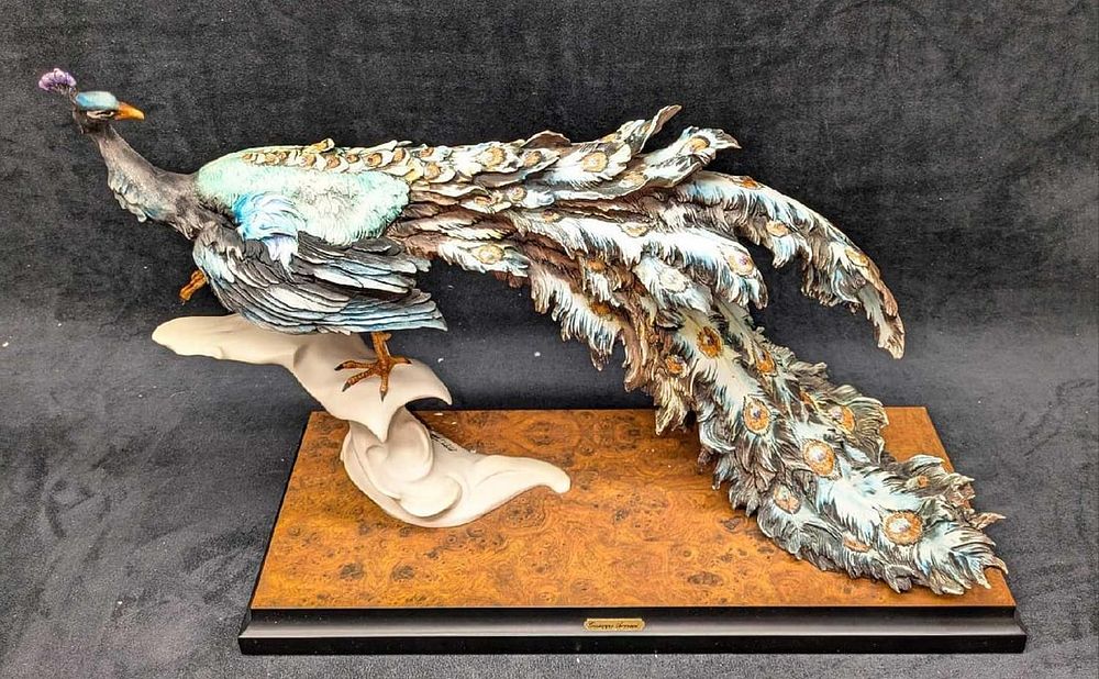 Lot 465: LE Giuseppe Armani Peacock Capodimonte Figurine