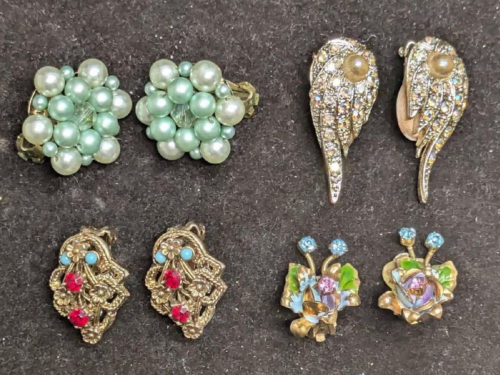 Lot 467: Vintage Austria Japan Unsigned Faux Pearl Rhinestone Angel Floral Clip On Earrings Lot Of 4