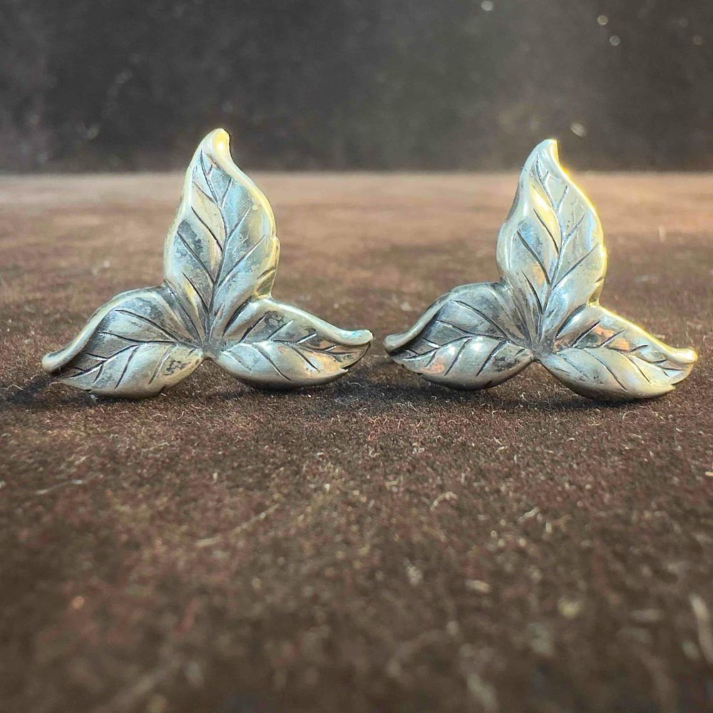 Lot 468: Danecraft Sterling Silver Leaf Screw Back Earrings B86