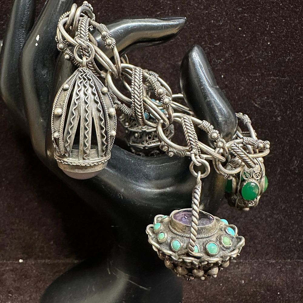 Lot 481: 800 Silver Moonstone Green Onyx Garnet Detailed Ornate Charm Bracelet R9