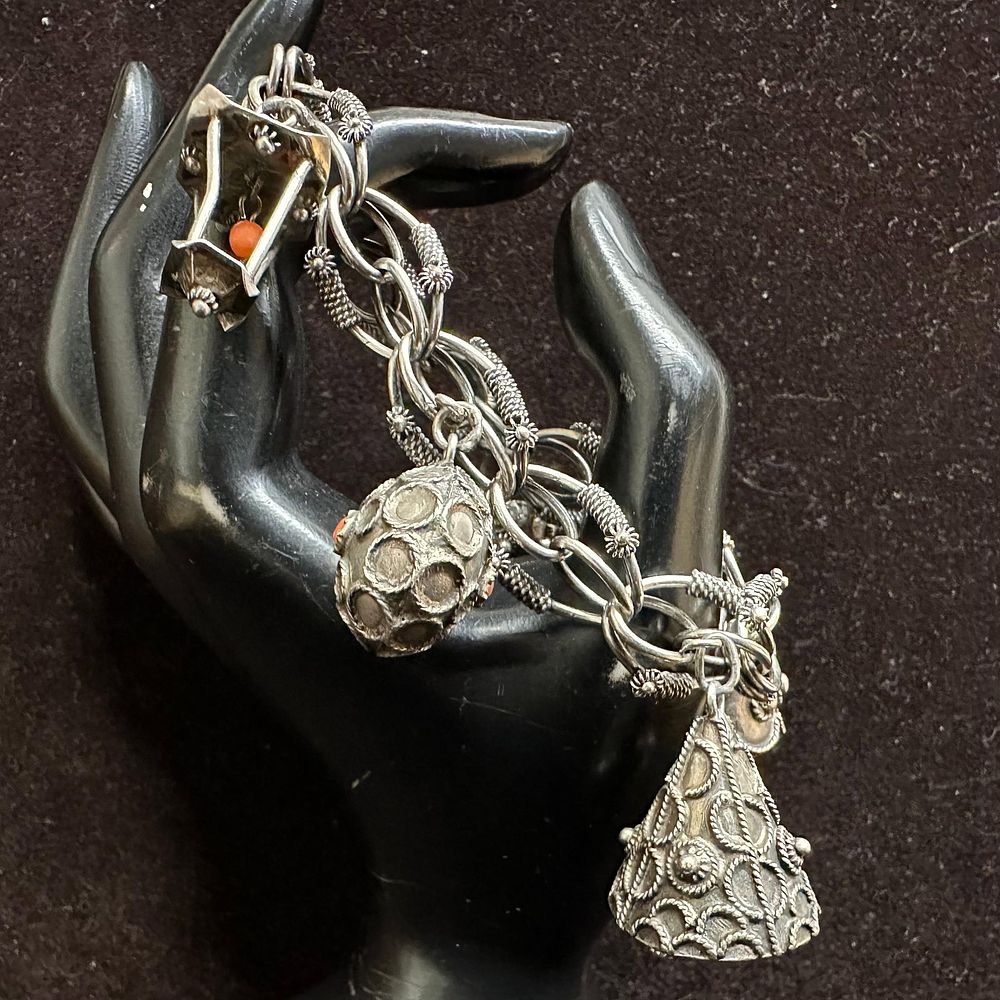 Lot 498: Floral Motif Wire Chain Silverwork 800 Silver Charm Bracelet R24