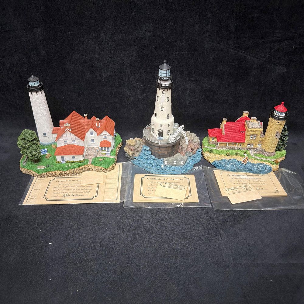 Lot 374: Old Mackinac Rock of Ages Harbour Lights Michigan Lighthouse Landmark Figurines 3