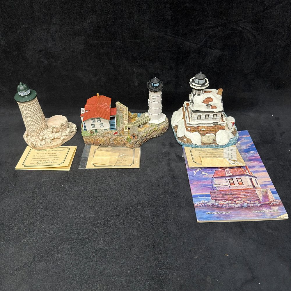 Lot 384: 3 Harbour Lights New England Lighthouse Landmark Figurines Whaleback New Hampshire