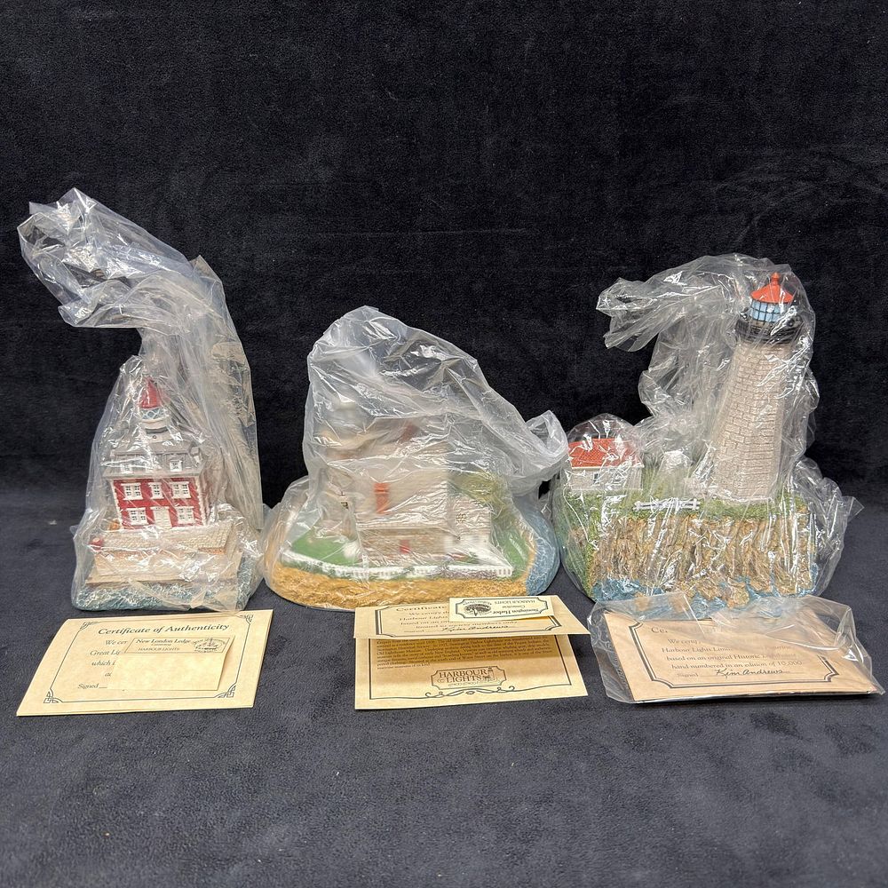 Lot 408: Harbour Lights Connecticut Lighthouse Figurines Faulkners Island