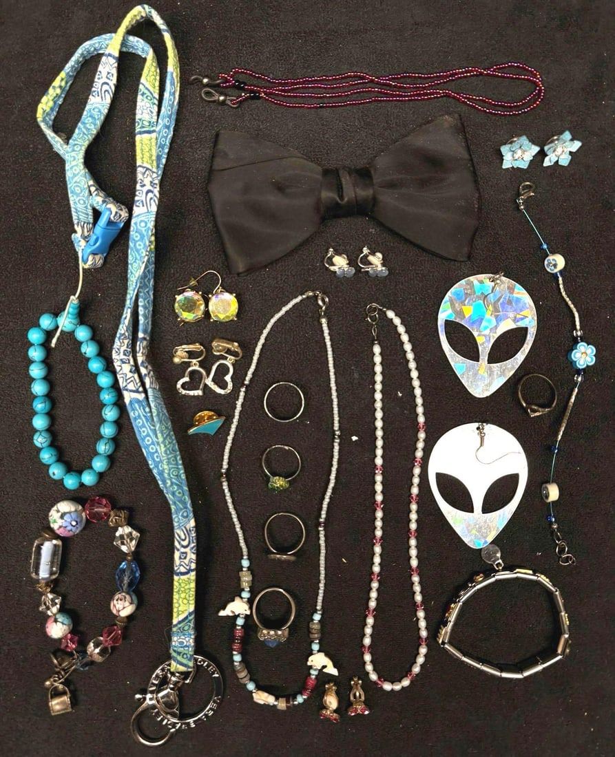 Lot 490: 21pc Playful v1 Mixed Costume Jewelry Lot