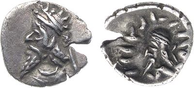 Персида. Персия. Царь Вадфрадад V . Гемиобол 211-50 гг. до н.э. Серебро. 0,34г. VF/XF. 
Серая 