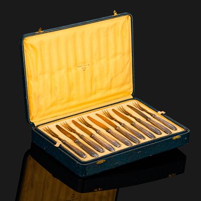 Набор десертных столовых приборов на 12 персон в оригинальном футляре (24 предмета), Pillon 