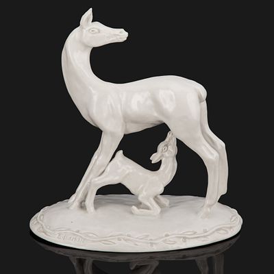 [Серебряная медаль на Всемирной выставке в Брюсселе] Статуэтка &laquo;Лань с детенышем&raquo;, скульптор 