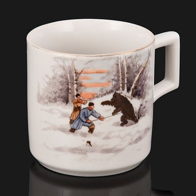 Кружка "Охота на медведя", фарфор, роспись, деколь, золочение, Дмитровский фарфоровый завод 