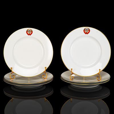 Набор из 6 обеденных тарелок из Кремлевского сервиза с гербом СССР, фарфор, роспись, золочение 