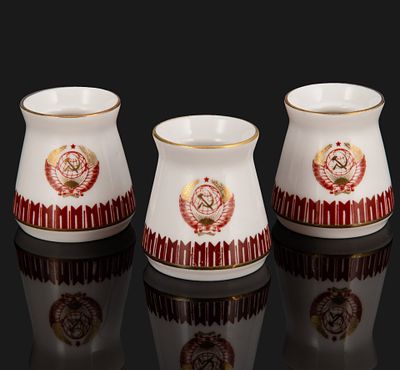 Набор из трех подставок под зубочистки из Кремлевского сервиза с гербом СССР, фарфор, роспись 