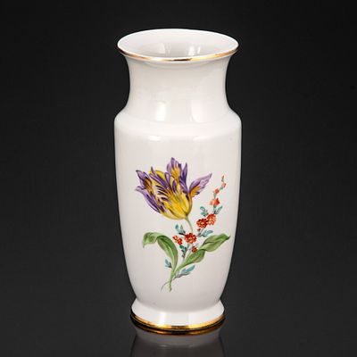 Ваза "Приз газеты "Вечерний Ленинград". Кубок Большой Невы", автор формы С.Е. Яковлева, фарфор 