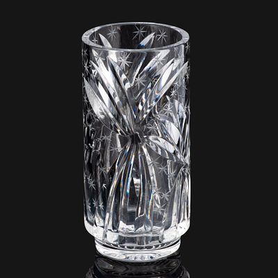 Ваза "1945-1975", украшенная геометрическим декором в виде салюта, хрусталь, резьба 