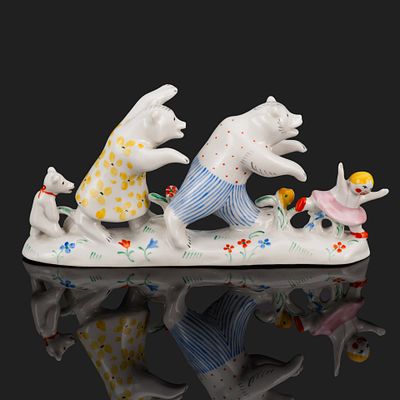 Статуэтка "Машенька и медведи", автор С. И. Вайнштейн-Машурина (Асерьянц), фарфор, роспись 