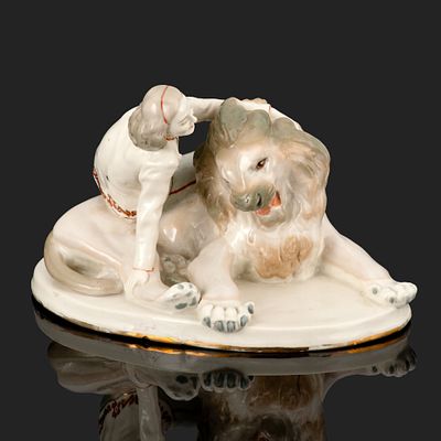 Статуэтка "Укротительница (Дрессировщица) Ирина Бугримова и лев "Цезарь"", автор Б.Я. Воробьев 