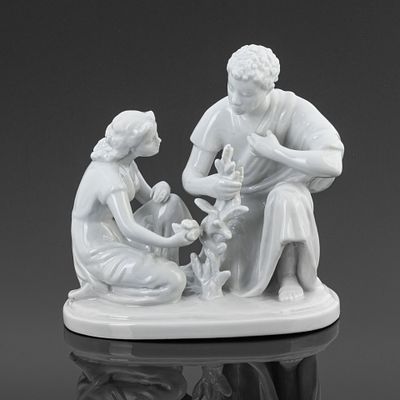 Статуэтка "Дерево дружбы", скульптор Никонова И.Н., фарфор, Ленинградский фарфоровый завод 