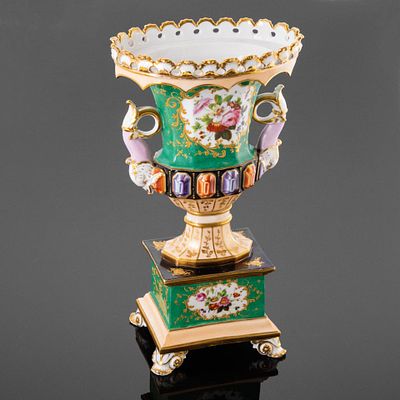 Ваза с декором в виде драгоценных камней, фарфор, роспись, крытье, золочение, Западная Европа 