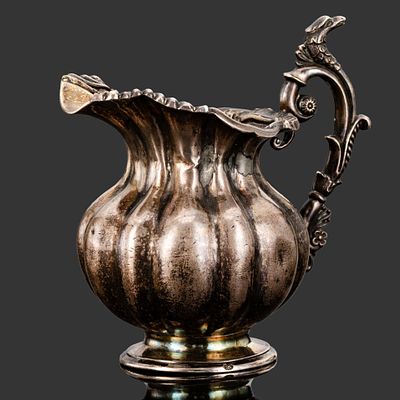 Сливочник с ручкой в виде головы орла, мастер-монограммист "СМВ", серебро 84 пробы, чеканка 