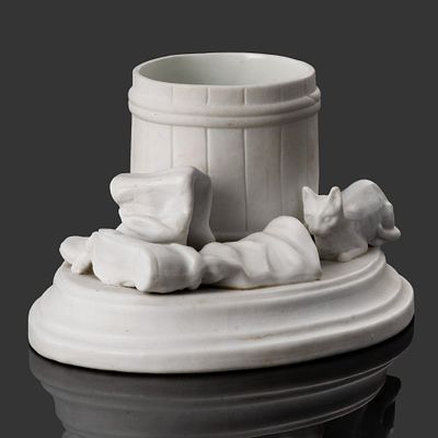 Карандашница (пепельница) в виде кадки с лежащими рядом сапогами и кошкой, фарфор, бисквит 