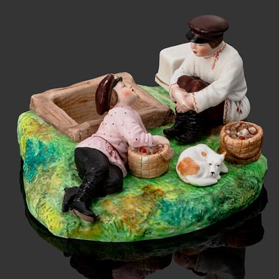 Статуэтка (пепельница) "Грибники", бисквит, роспись, золочение, Фарфоровая фабрика Гарднера 