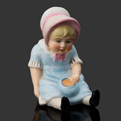 Статуэтка "Девочка в голубом платье и чепце с розовым бантом", фарфор, роспись, Товарищество 