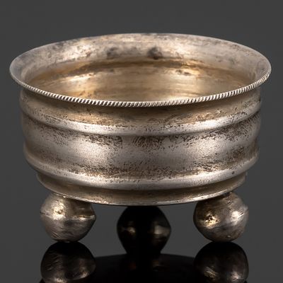 Солонка на ножках, инициалы мастера "П(?)", серебро 84 пробы, Российская империя, 1896 г. Страна 