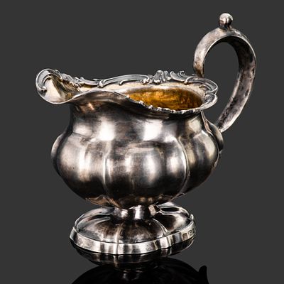 Сливочник изящной формы с дольчатым туловом и растительным декором, мастер-монограммист "ТВ" 