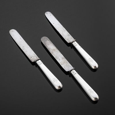 Набор столовых ножей на 3 персоны, украшенных монограммой, серебро 84 пробы, сталь, Фабрика 