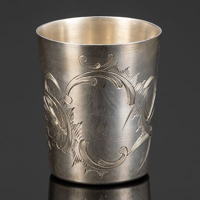 Стопка с картушем и растительным декором, мастер-монограммист "ЛР" (Людвиг Розенберг?), серебро 
