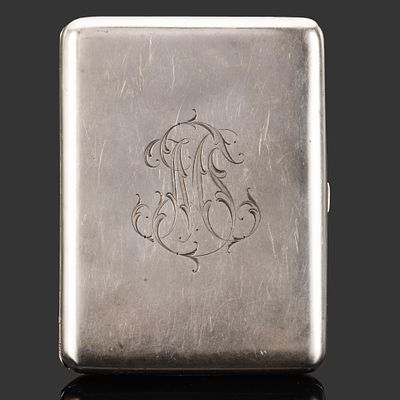 Портсигар с владельческим вензелем на крышке, мастер-монограммист "ИМ", пробирный мастер "И.Л." 