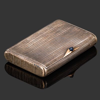 Портсигар с надписью "Где меньше слов, там больше чувств. Лиденьчик. 29.6.1919" 