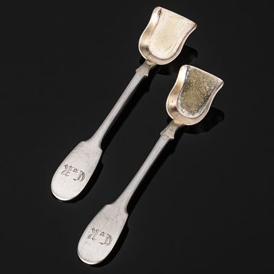 Набор из двух лопаток для соли, пробирный мастер Лудвиг Зук, мастер-монограммист "GHS", Рига 