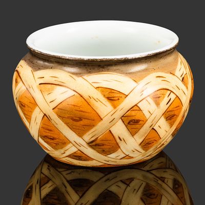 Солонка в форме горшочка с имитацией плетения лыка, фарфор, роспись, Фарфоровая фабрика 