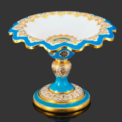 Фруктовница в готическом стиле, стекло, молочное, золочение, Российская империя, 1860-1890 гг. С 