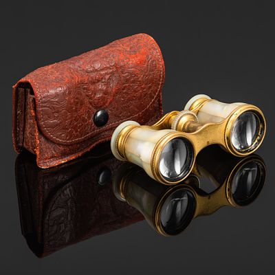 Бинокль театральный в чехле, торговый дом Ф. Швабе, Москва, латунь, перламутр, стекло, кожа 