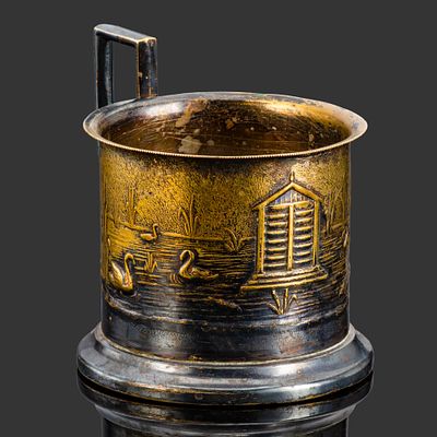 Подстаканник, украшенный изображением озера и лебедей, металл, Царство Польское, 1880-1910 гг. С 